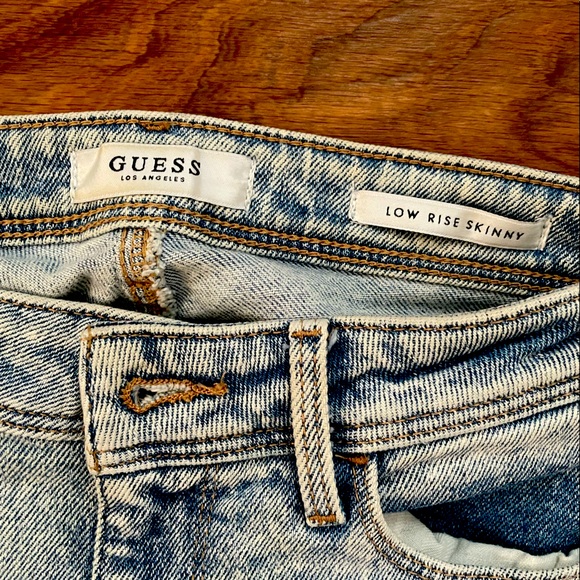 Guess low rise skinny jeans. - Picture 4 of 6
